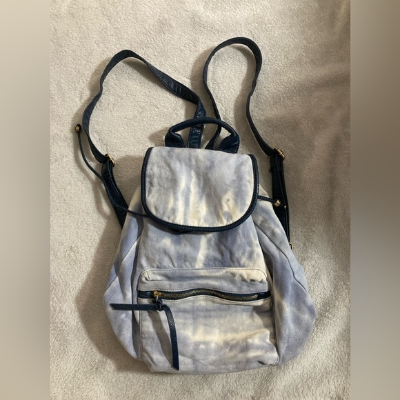 Backpack - Picture 1 of 8